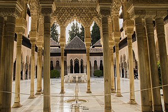 Lehoien patioa, Alhambra jauregian (XIII-XIV. mendeak, gaurko Espainia)