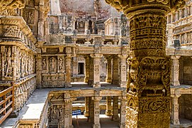 Puits à degrés du Rani-ki-Vav à Patan (Gujarat).