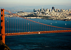 San Francisco mit dr Golden Gate Bridge im Vordergrund