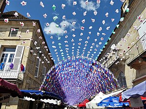 Décoration du bourg de Saint-Cyprien pour la Félibrée 2018.