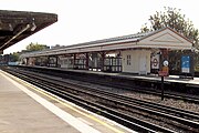 Westbound platform looking east towards Ravenscourt Park (September 2006)