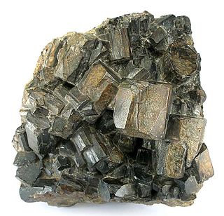 <span class="mw-page-title-main">Cordierite</span> Mg, Fe, Al cyclosilicate mineral