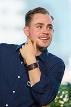 Dacre Montgomery interprète Billy Hargrove.