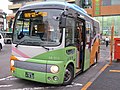 2008年に導入された日野・ポンチョ 当初は初代車両のカラーリングを引き継いだ（A8-310号車）