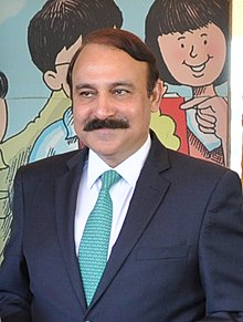 Tariq Fazal Chaudhry at the USAID's Mobile Bus Libraries Handover Ceremony in 2017