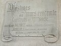 Plaque d'information sur le mur d'enceinte