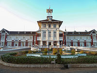 Uzdrowisko Hôtel des Thermes, do którego w 1955 roku Francuzi wygnali marokańskiego króla Hassana II.