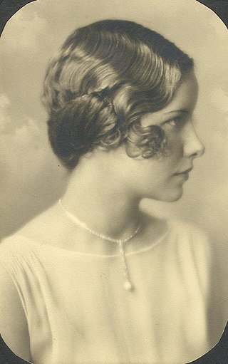 <span class="mw-page-title-main">Finger wave</span> Hairstyle characterized by curls