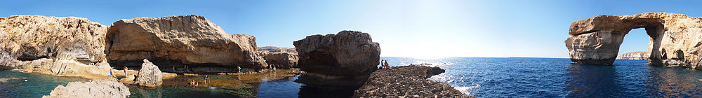 Panorama Azure Window wraz z naturalnym otoczeniem w 2012