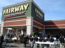 The grand opening of the Paramus Fairway store at Fashion Center in Paramus, New Jersey, 2009 FairwayMarket ParamusOpening.JPG