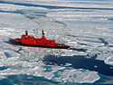 Die kernaangedrewe ysbreker, "Yamal", onderweg na die Noordpool