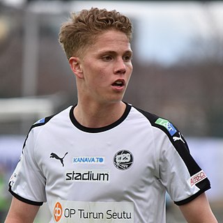 <span class="mw-page-title-main">Onni Valakari</span> Finnish footballer (born 1999)