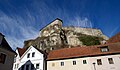 Blick vom Marktplatz zur Burgruine Laaber