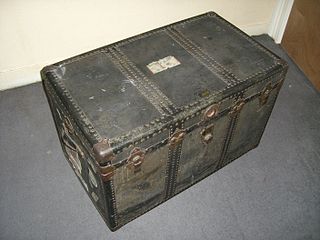 <span class="mw-page-title-main">Trunk (luggage)</span> Type of luggage