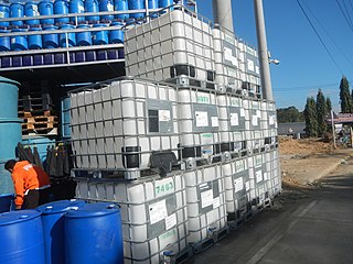 <span class="mw-page-title-main">Intermediate bulk container</span> Industrial-grade storage and transport container for fluids and solids