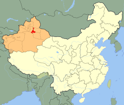 Ürümqi (reid) in Xinjiang (orange)