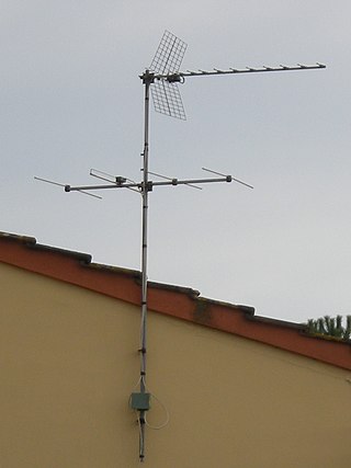 <span class="mw-page-title-main">Television antenna</span> Antenna used with a television to receive television programs