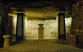 Catacombele din Paris.