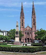 St. Bonifatiuskerk, de katholieke hoofdkerk van de stad