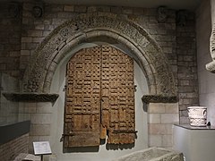 051 Porta mudèjar de Santa María de Carrizo i arc romànic segovià (Museu Marès, Barcelona).jpg