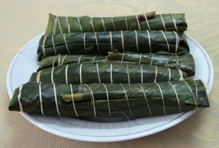 <i>Bánh lá</i> Stuffed leaf cake