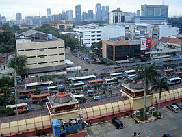 Blok M ligt in Kebayoran Baru.