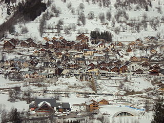 <span class="mw-page-title-main">Vaujany</span> Commune in Auvergne-Rhône-Alpes, France