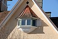 English: Jutty window at the firehouse`s pediment, designed by architect Franz Baumgartner in 1925 Deutsch: Erkerfenster am Giebel der Feuerwache, entworfen von Franz Baumgartner im Jahre 1925