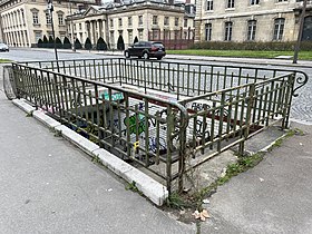 Vestige d'une entrée de la station, place Joffre.