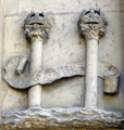 刻在塞維利亞市政廳上的查理五世的個人徽章上的海格力斯之柱