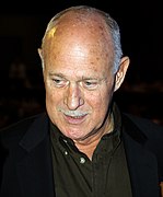 Gerald McRaney (Raymond Tusk)