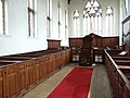 Bancs fermés à l'église Saint-Jean-le-Baptiste à Kings Norton, Harborough, Leicestershire.