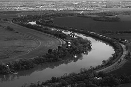 Ess Curve On Sacramento River (50418744338).jpg