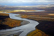 De rivier Koyukuk vanuit de lucht in de herfst