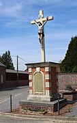 Le calvaire de la rue principale.