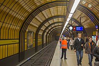 Sicherheitspersonal der MVG an der Station Theresienwiese während des Oktoberfests