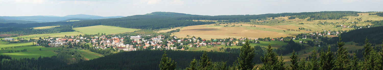 Panorama vido al Abertamy el belvedero sur Plešivec