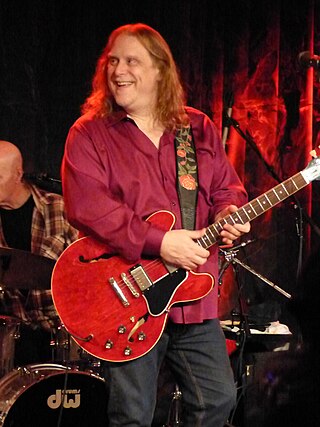 <span class="mw-page-title-main">Warren Haynes</span> American guitarist, singer and songwriter