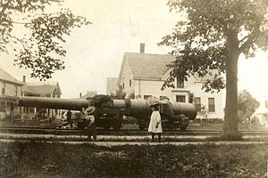 Children look on as a heavy gun is moved to Fort Williams via South Portland's trolley tracks. GunFortWilltrack01.jpg