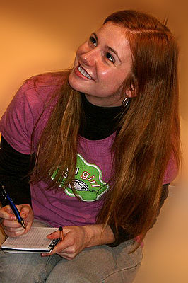 Josefine Preuß tijdens een signeersessie, 2007