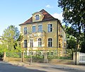 Villa mit Einfriedung