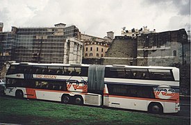 Neoplan Jumbocruiser — междугородний двухэтажный сочленённый автобус с трёхосной передней секцией. Ведущей является 2-я ось