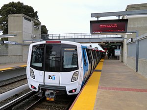 2018年時点の最新型車輌。（South Hayward 駅）