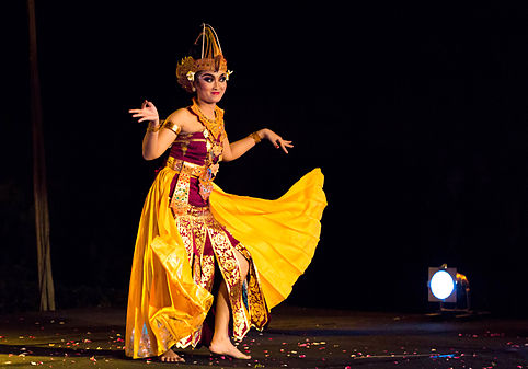 Cendrawasih dance