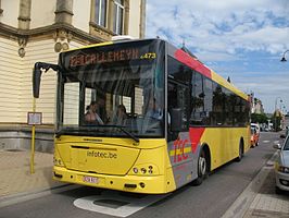 Een bus van Transport en Commun voor station Aarlen