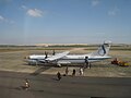 Un ATR-72 de Vietnam Airlines sur le tarmac de l'aéroport de Đồng Hới.