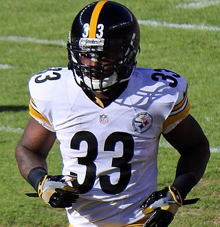 <span class="mw-page-title-main">Fitzgerald Toussaint</span> American football player (born 1990)