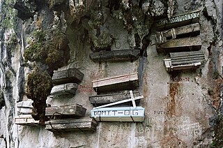 Hanging coffins Burial method