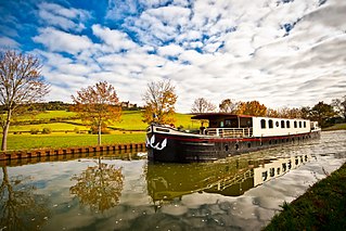 <span class="mw-page-title-main">Hotel barge</span>