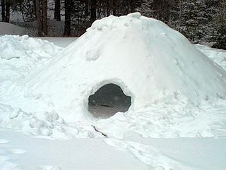 <span class="mw-page-title-main">Quinzhee</span> Canadian indigenous snow shelter